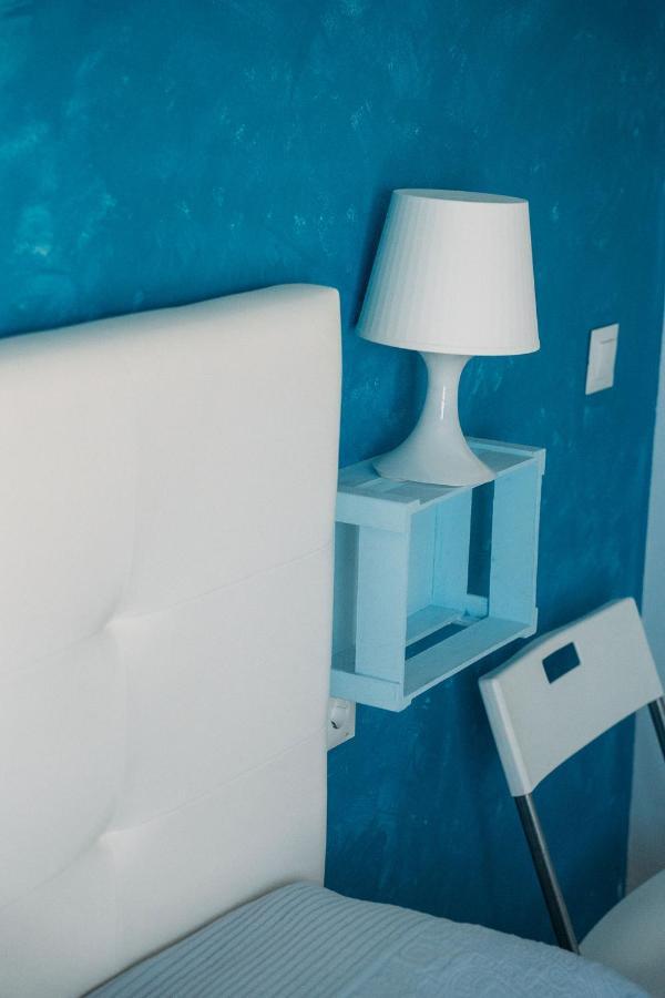 Hostal Brisas De Conil Кониль-де-ла-Фронтера Экстерьер фото