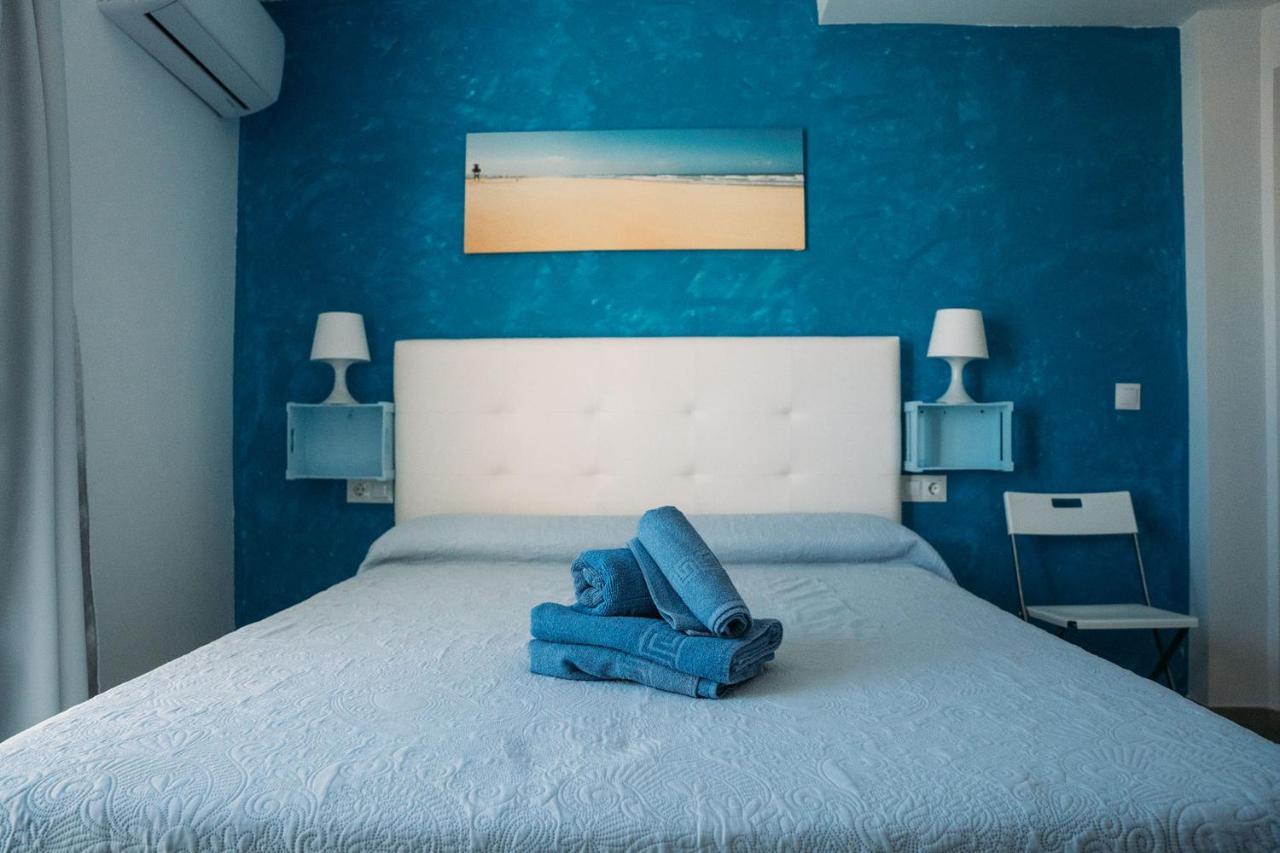 Hostal Brisas De Conil Кониль-де-ла-Фронтера Экстерьер фото