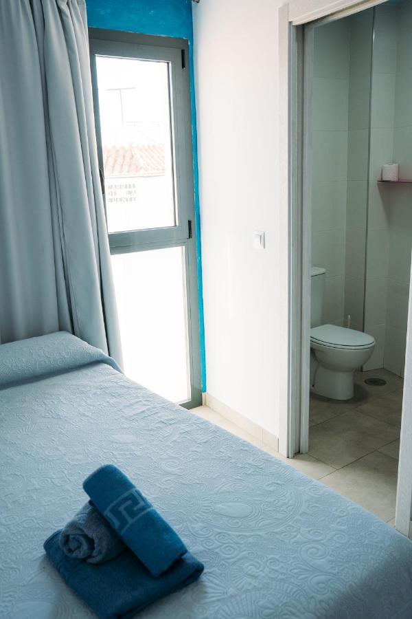 Hostal Brisas De Conil Кониль-де-ла-Фронтера Экстерьер фото