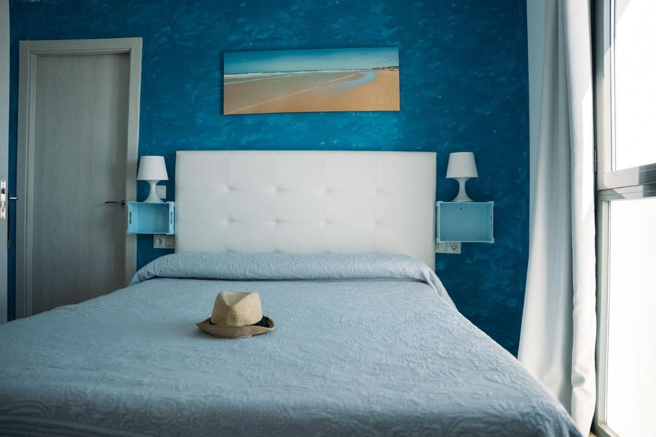 Hostal Brisas De Conil Кониль-де-ла-Фронтера Экстерьер фото