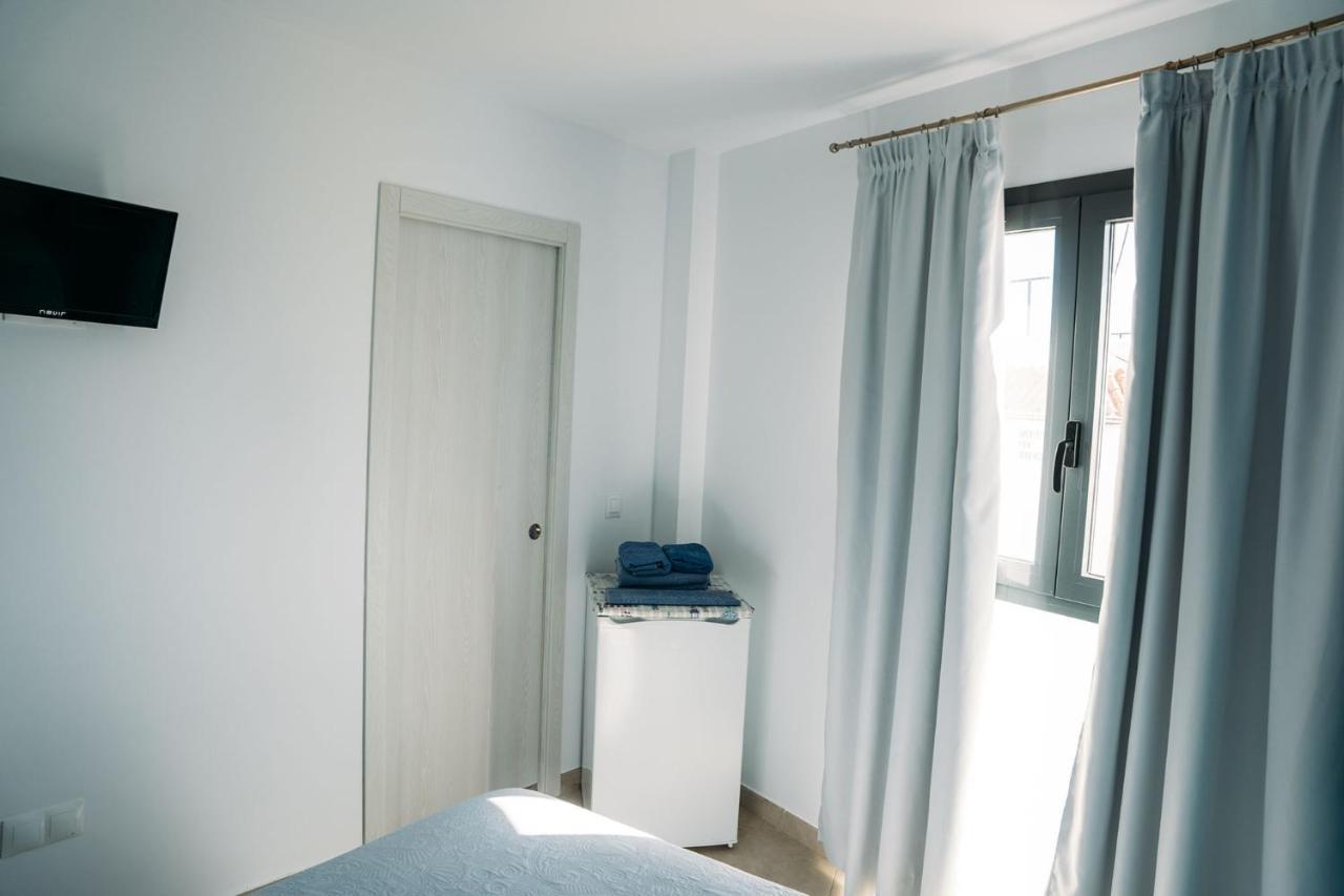 Hostal Brisas De Conil Кониль-де-ла-Фронтера Экстерьер фото