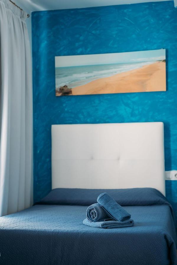 Hostal Brisas De Conil Кониль-де-ла-Фронтера Экстерьер фото