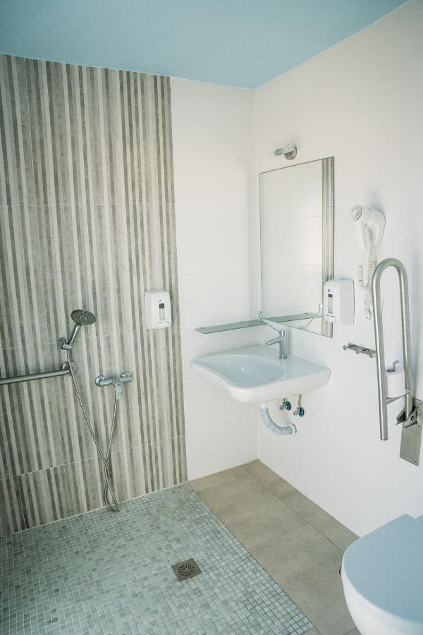 Hostal Brisas De Conil Кониль-де-ла-Фронтера Экстерьер фото