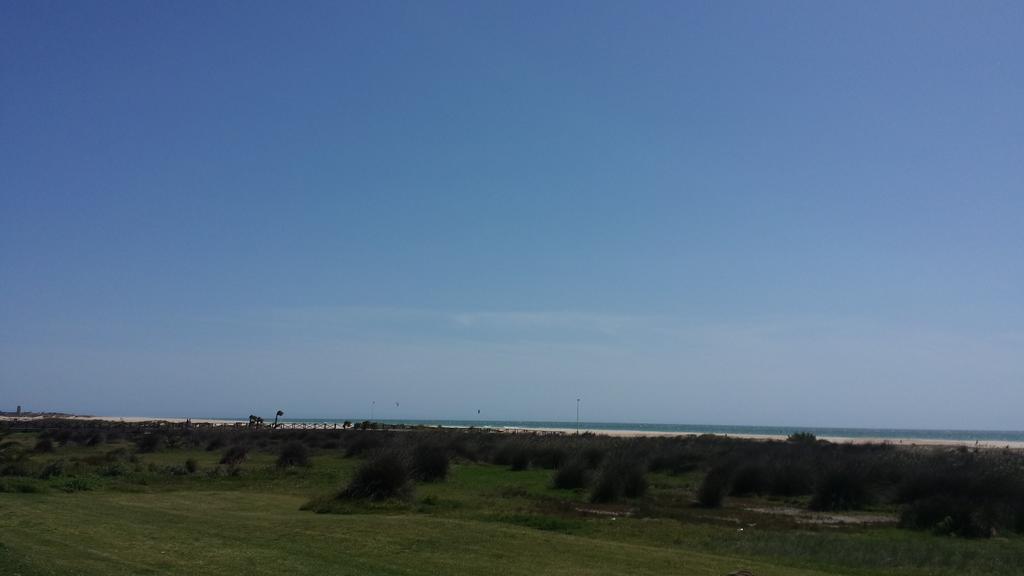 Hostal Brisas De Conil Кониль-де-ла-Фронтера Экстерьер фото