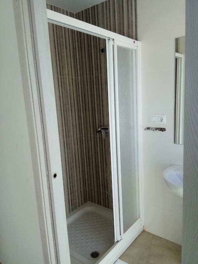 Hostal Brisas De Conil Кониль-де-ла-Фронтера Экстерьер фото