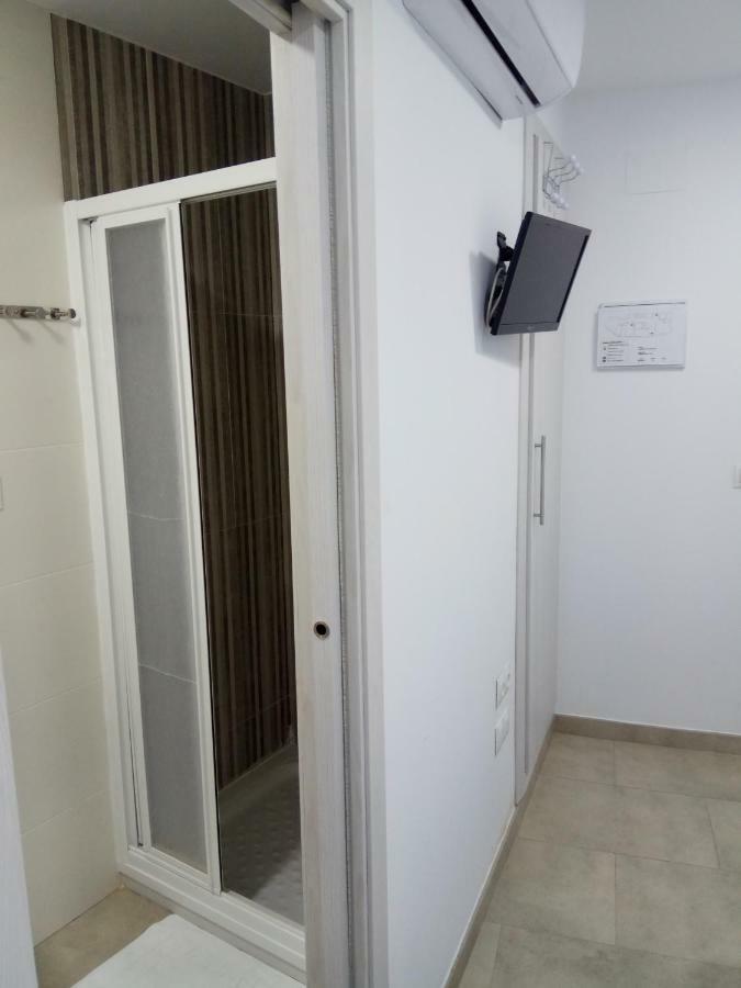 Hostal Brisas De Conil Кониль-де-ла-Фронтера Экстерьер фото